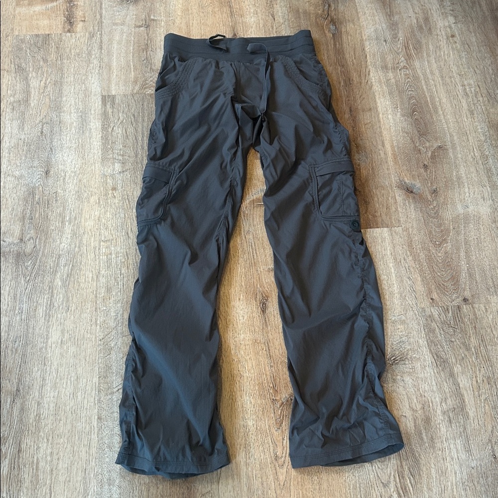 Lululemon yoga camp pants army green - Picture 5 of 8